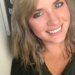 Meet your Posher, Hayley